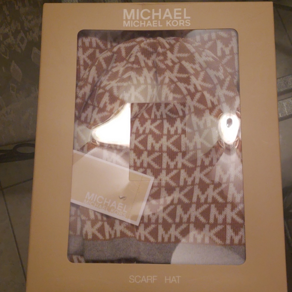 Michael Kors HAT+SCARF set in the box❗NEW WITH TAG